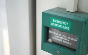 Emergency-door-release-system-in-a-building