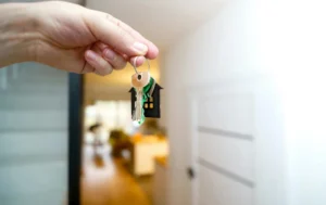 Hand-holding-house-key-representing-rent-value-of-my-house